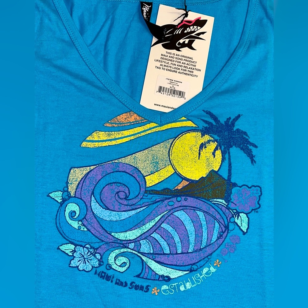 Maui And Sons Women’s V-neck Tee Medium